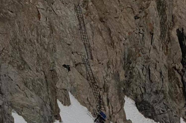 Montée à la cabane du Bächlital