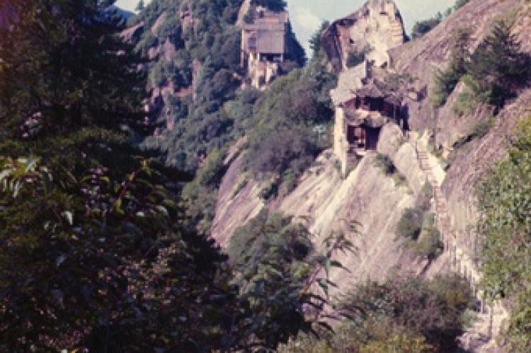 Hua shan : Approche d'un monastère - auberge