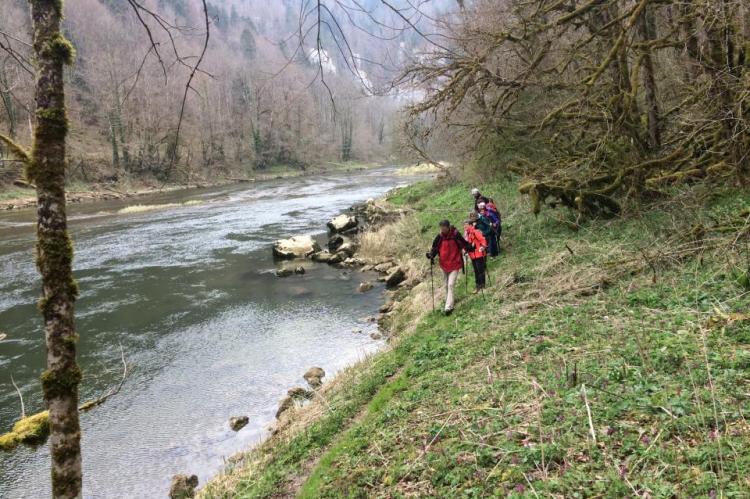 Côté suisse près de l'usine du Refrain