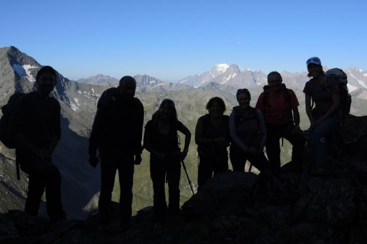 A la brèche, devant le Mont-Blanc