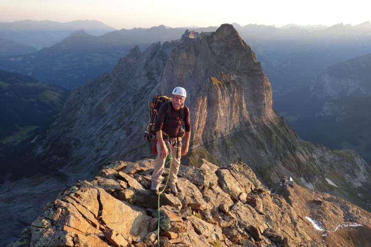 Maxime sur l'arête du Dossen, au fond Engelhörner