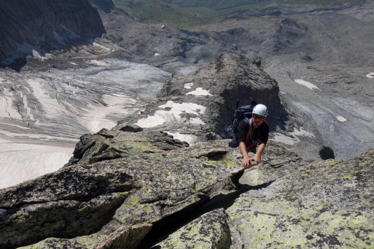 Vue sur le glacier et cabane Sidelen